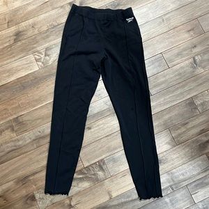 Reebok cotton legging with scalloped ankle